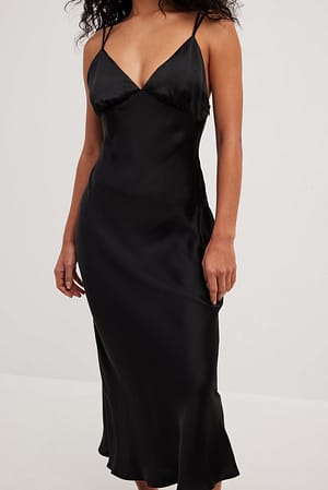 Black Satynowa sukienka z detalami na plecach