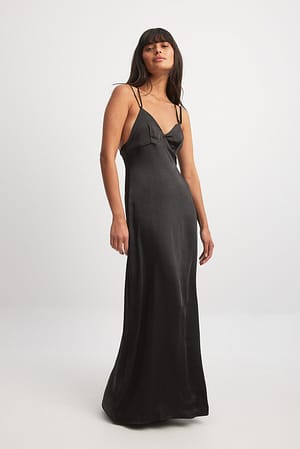 Black Satynowa sukienka z głębokim wycięciem z tyłu