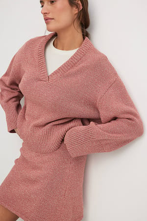 Dusty Dark Pink Dziergany sweter z szerokimi rękawami w serek