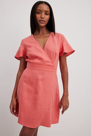 Coral Pink Lniana lejąca sukienka mini z wiązaniem na plecach