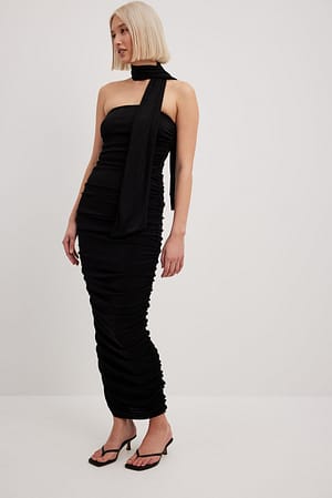 Black Rynkad klänning med en sjaldetalj