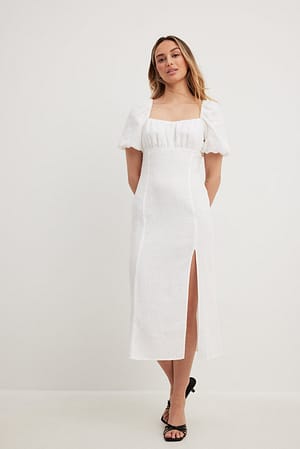White Lniana sukienka z rozcięciem i marszczeniem na klatce piersiowej