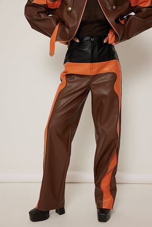 Colorblock Spodnie ze sztucznej skóry w wirowy wzór