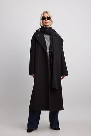 Black Lång kappa med scarfdetalj