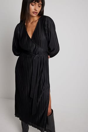 Black Strukturalna sukienka midi o kopertowym kroju