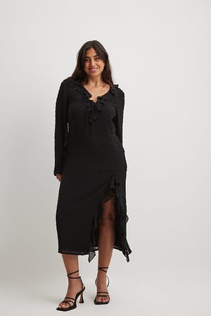Black Z dekoltem w serek sukienka midi z falbankami