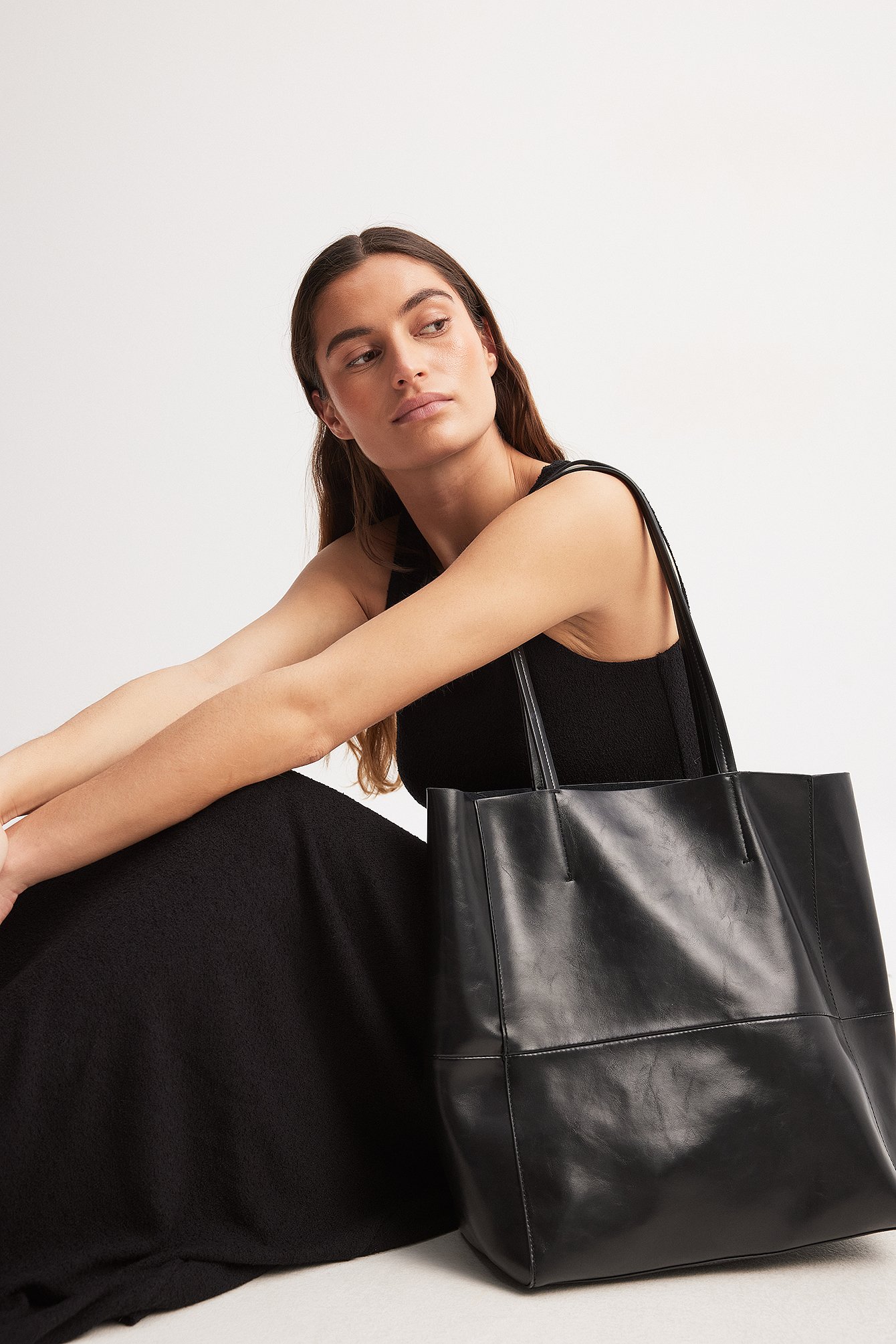 Glossy Leather Tote Bag Black | NA-KD