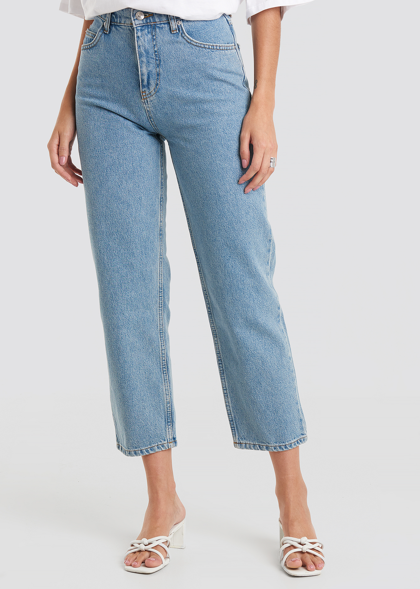 straight-mom-jeans-light-blue-na-kd