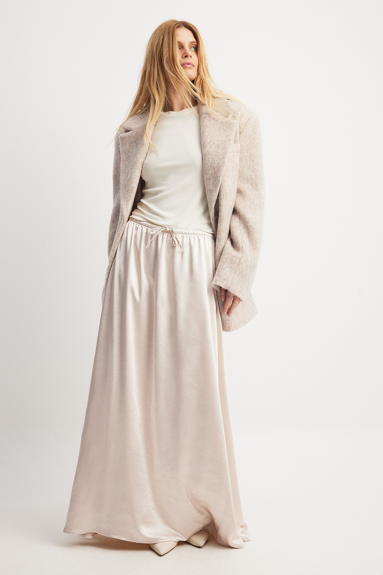 Drawstring Satin Maxi Skirt Offwhite | NA-KD