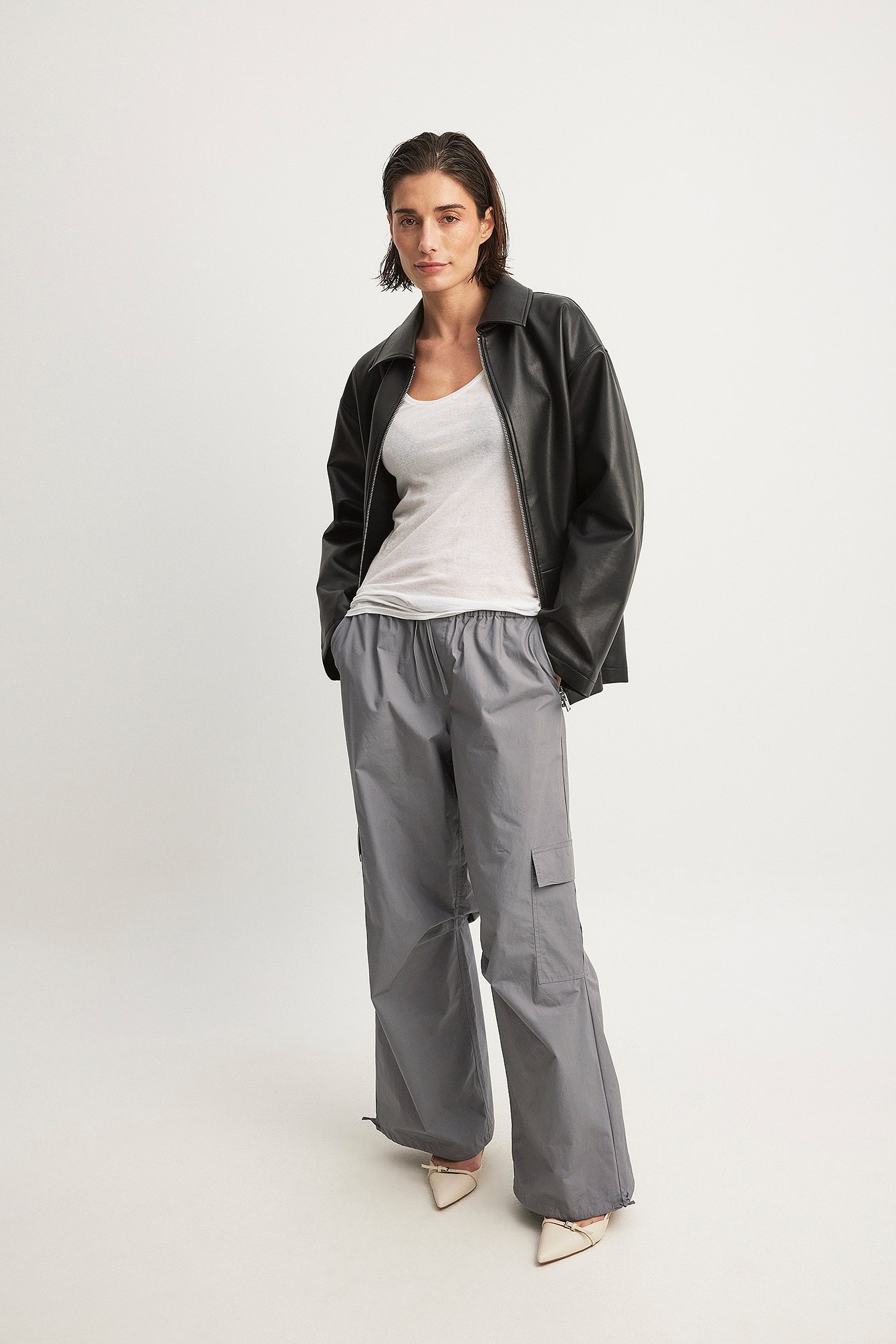 NA-KD Lockere Cargohose mit halbhoher Taille und Kordelzug - Grey