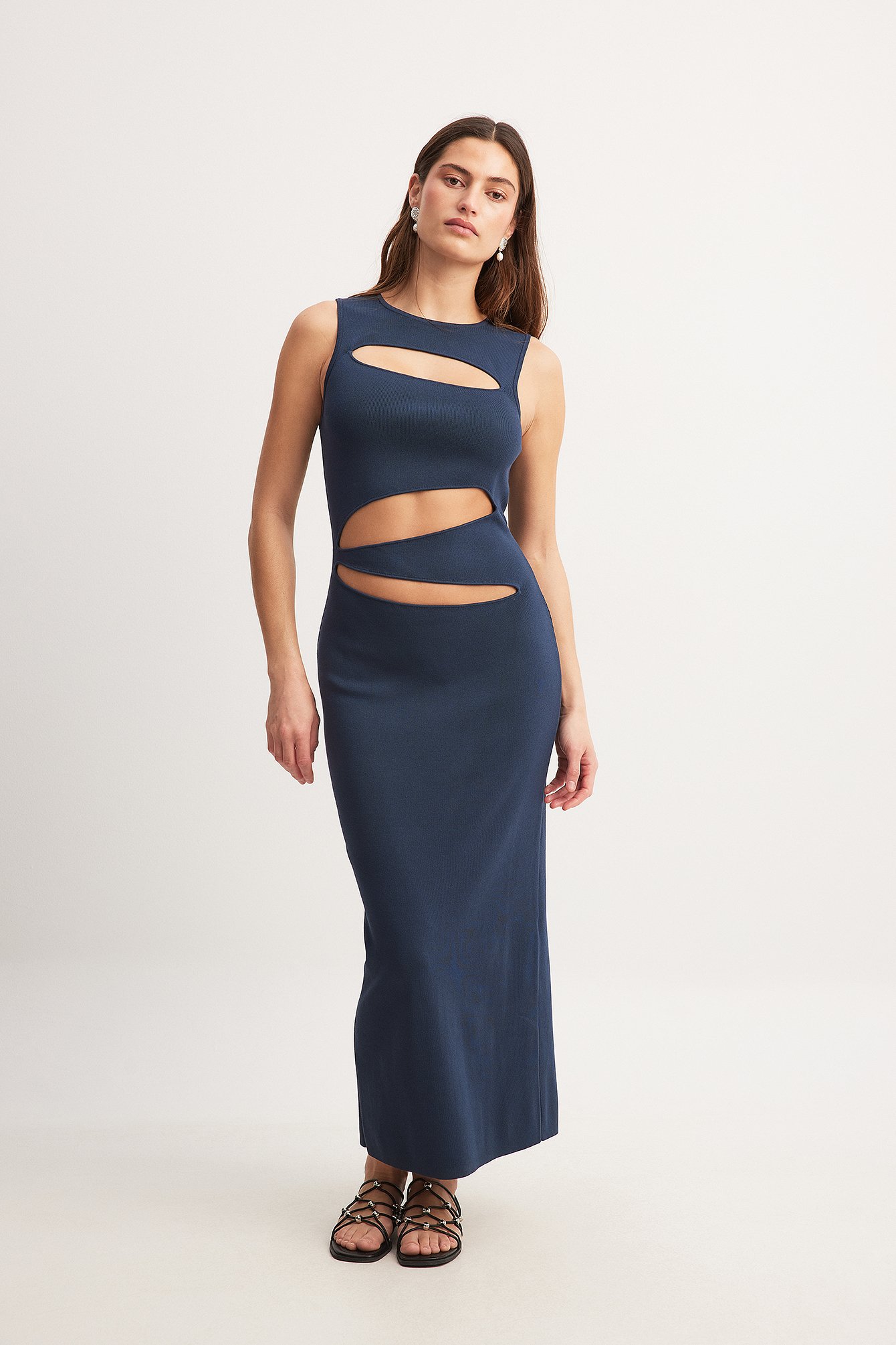 NA-KD Fein gestricktes Maxikleid mit Cut-Outs - Navy