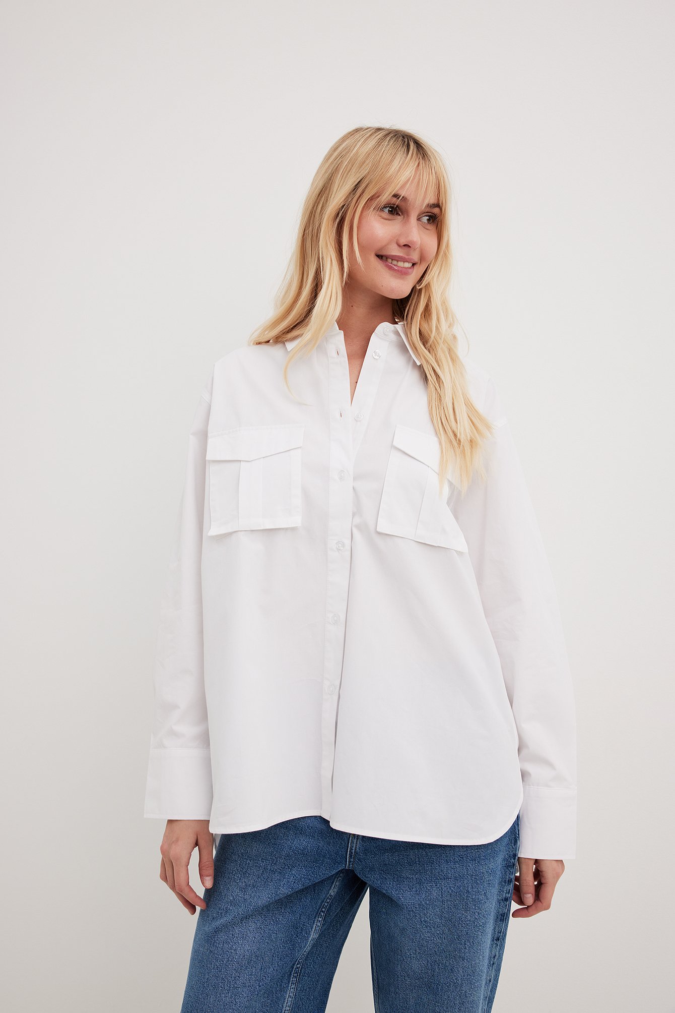 NA-KD Oversize-Hemd mit Pattentaschen - White