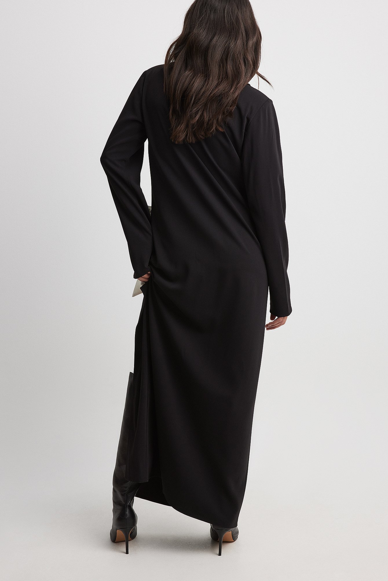 Black flowy best sale dress with sleeves