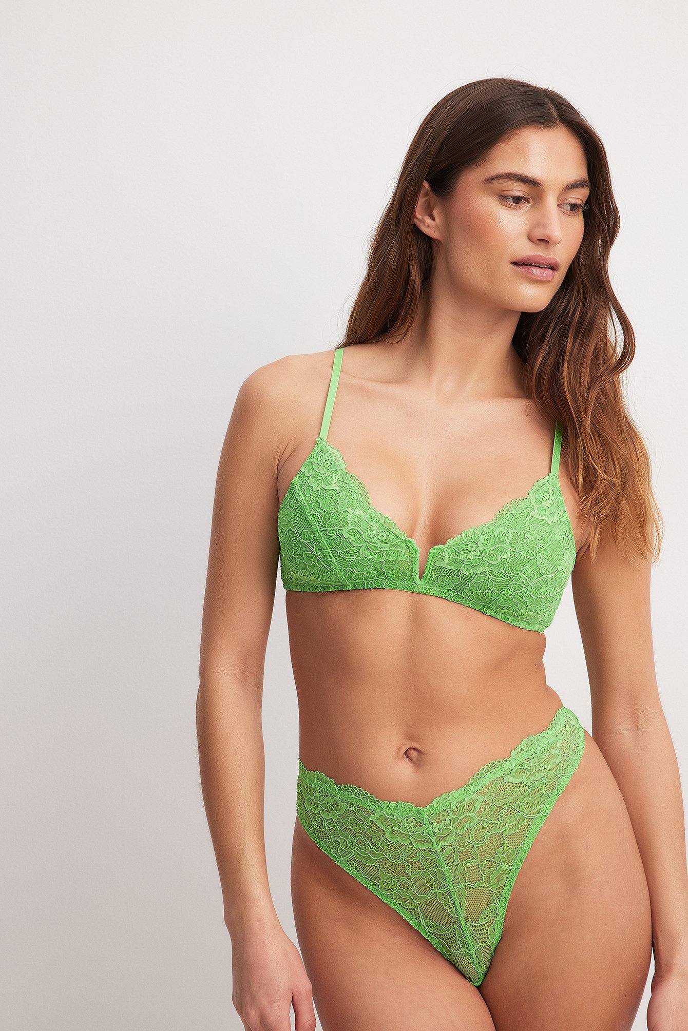 NA-KD Lingerie Hochgeschnittene Spitzenhöschen - Green