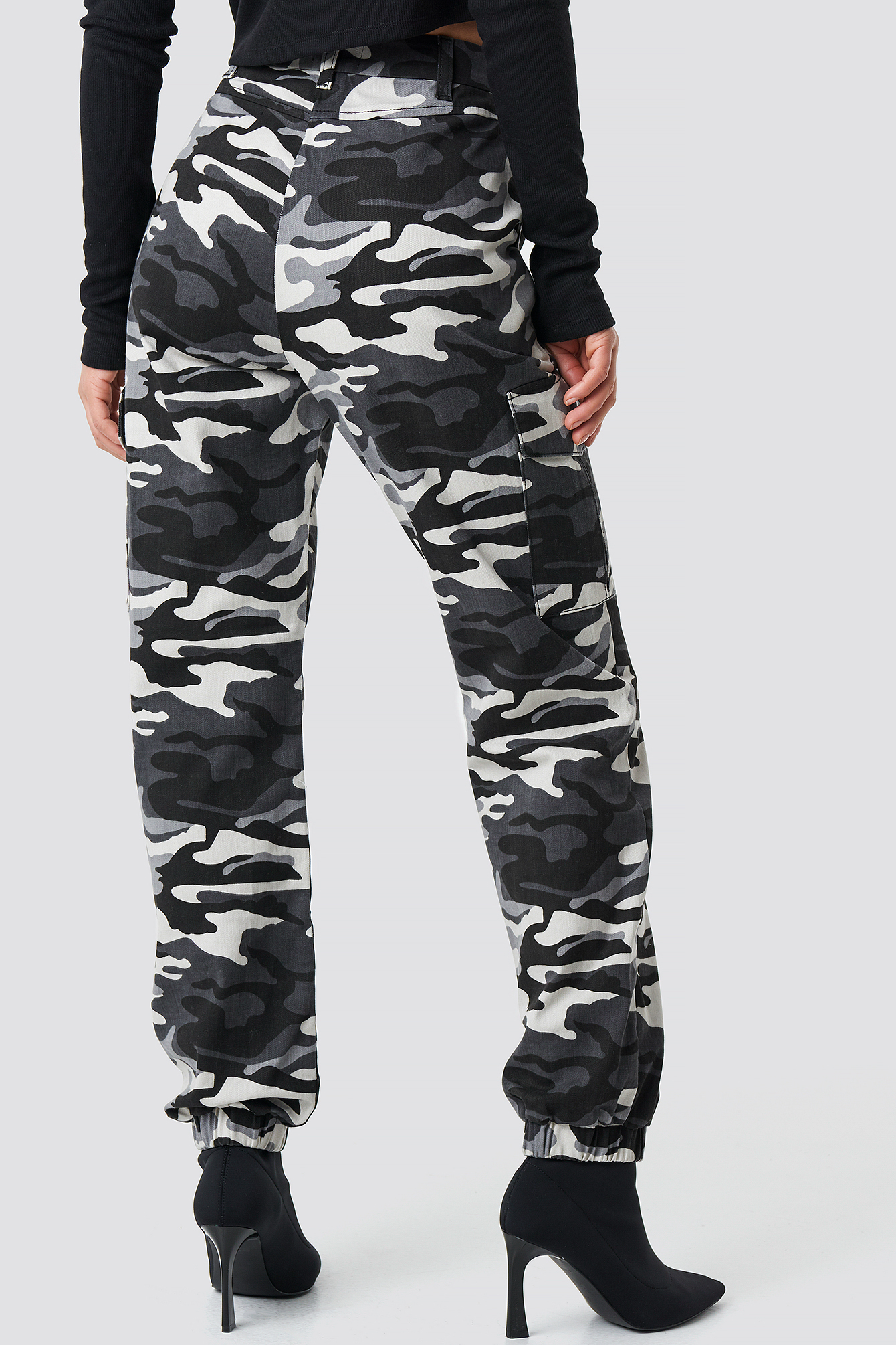 camo-cargo-pants-multicolor-na-kd