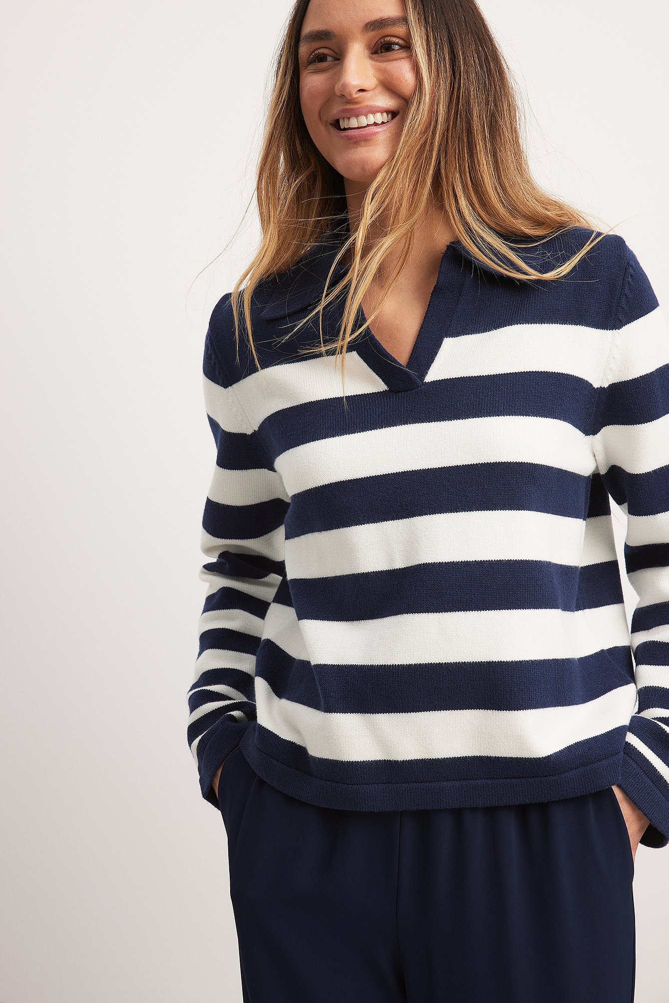 NA-KD Strickpullover mit Kragen - Navy,Stripe