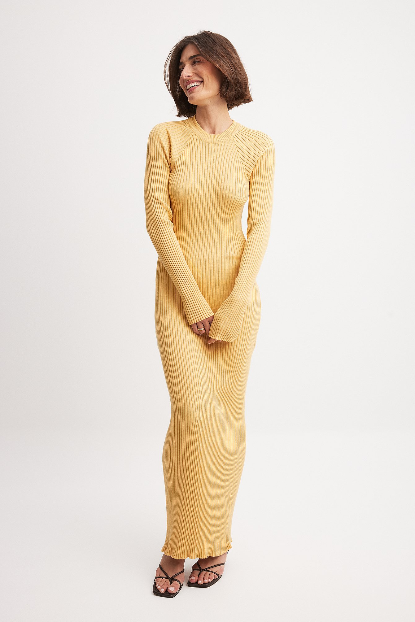 Ashton Wood x NA-KD Gestricktes geripptes Maxikleid - Yellow