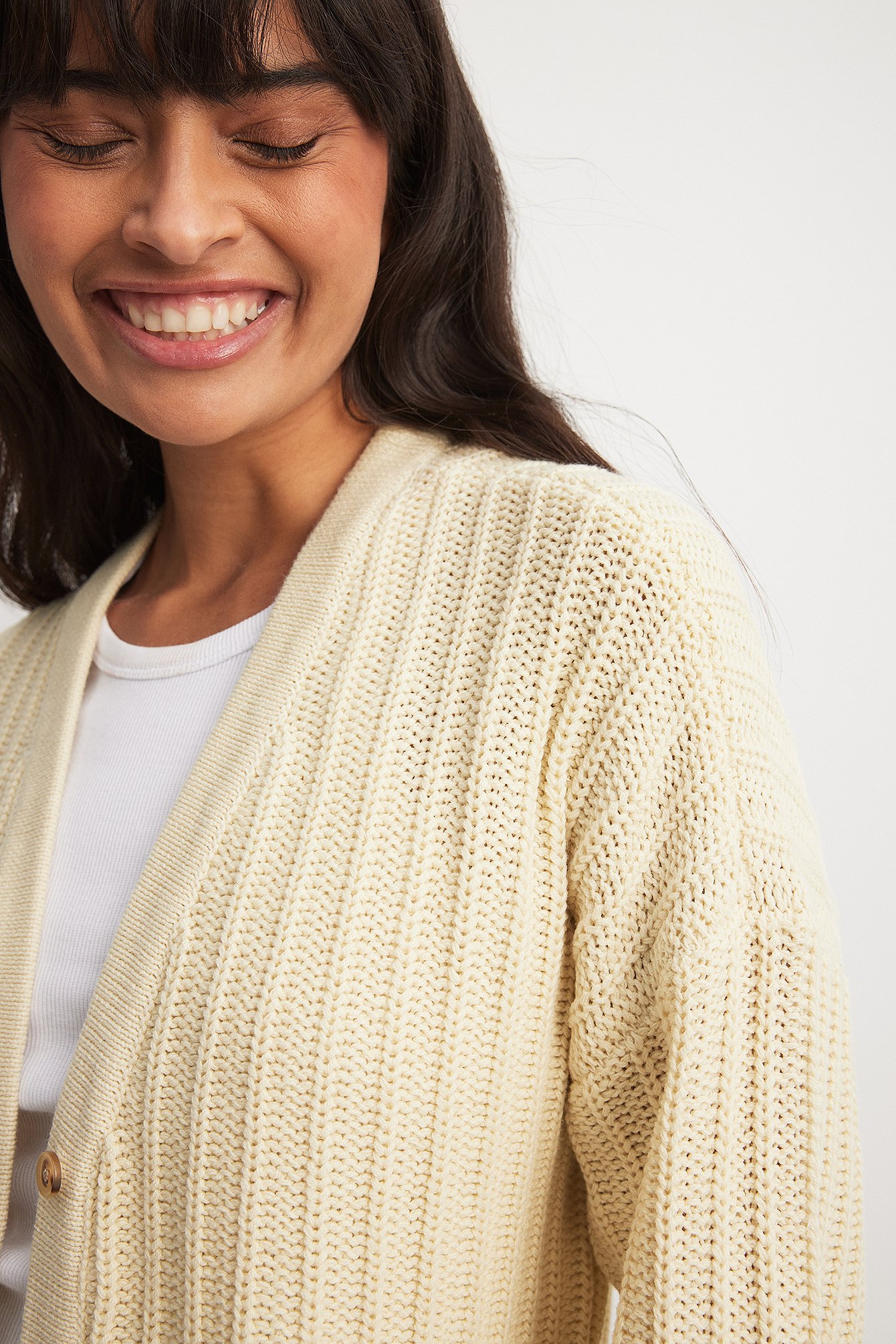 NA-KD Strickcardigan mit V-Ausschnitt - Offwhite