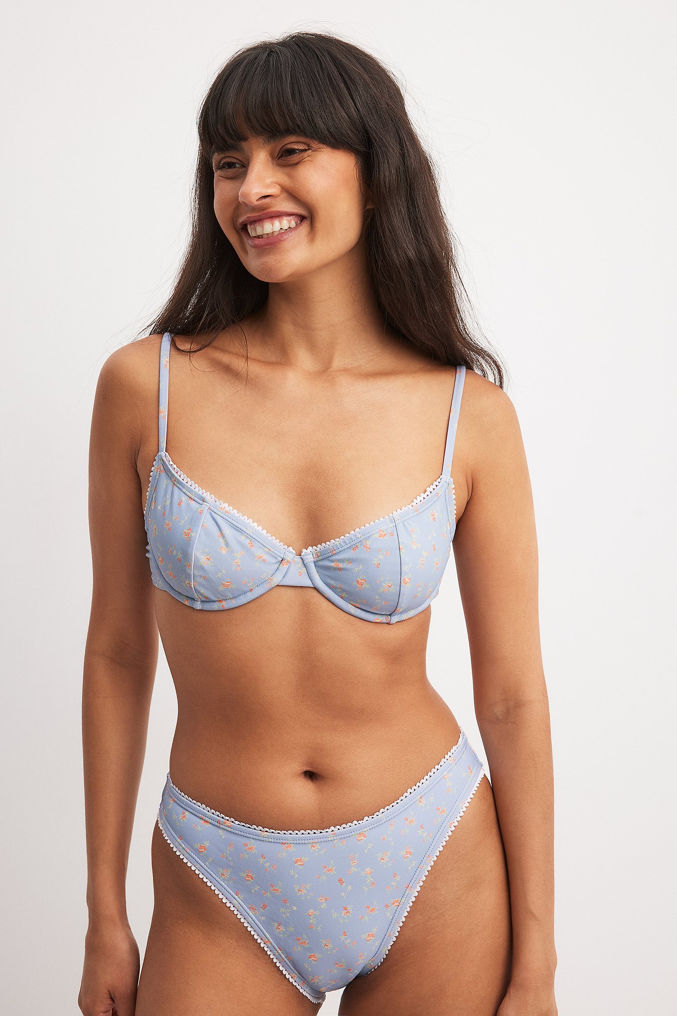 NA-KD Hochgeschnittenes Bikini-Höschen mit Spitzenrand - Blue,Flower