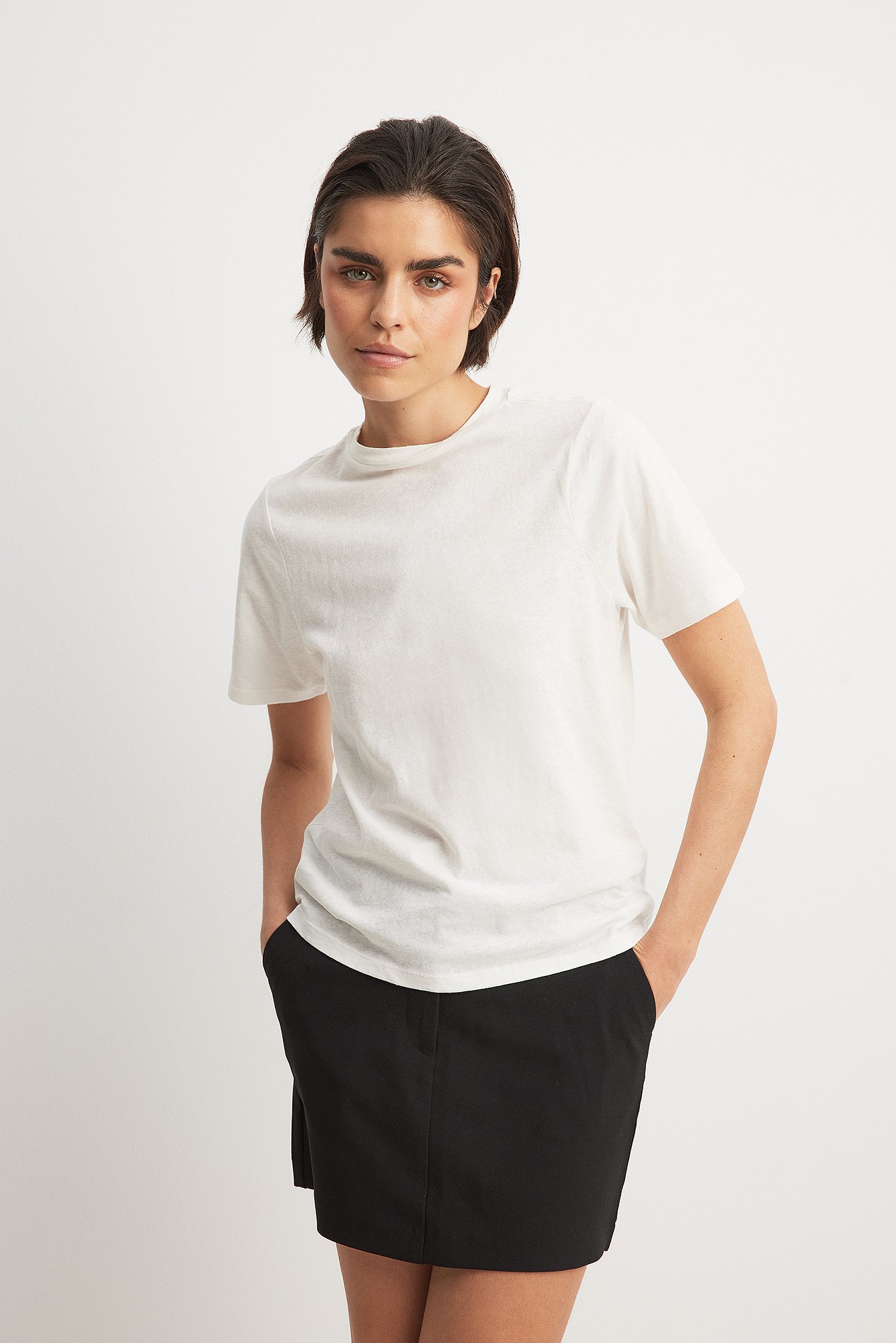 Linen Blend Round Neck T-shirt White | NA-KD