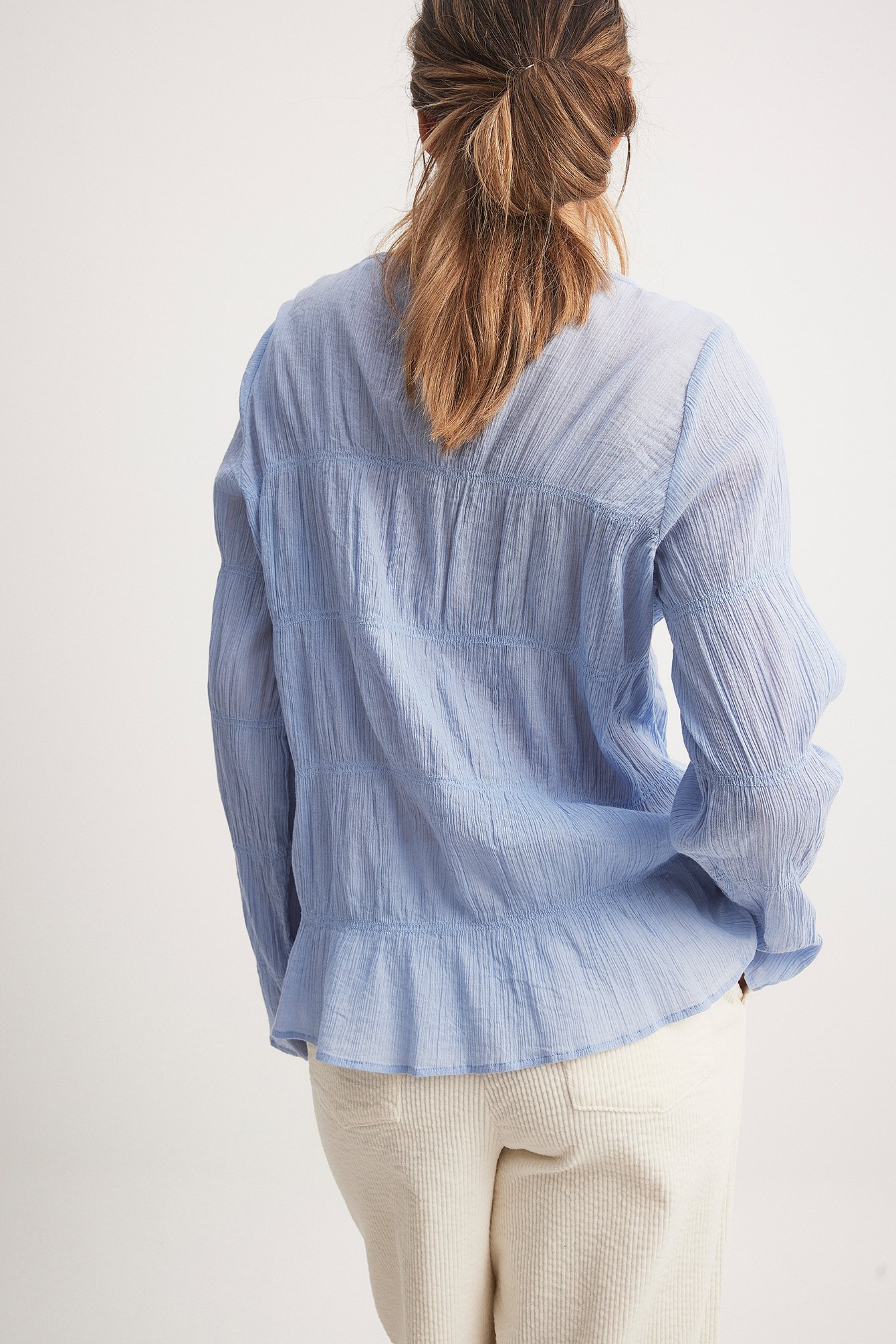 Langärmlige Bluse mit gesmoktem Detail - Blue