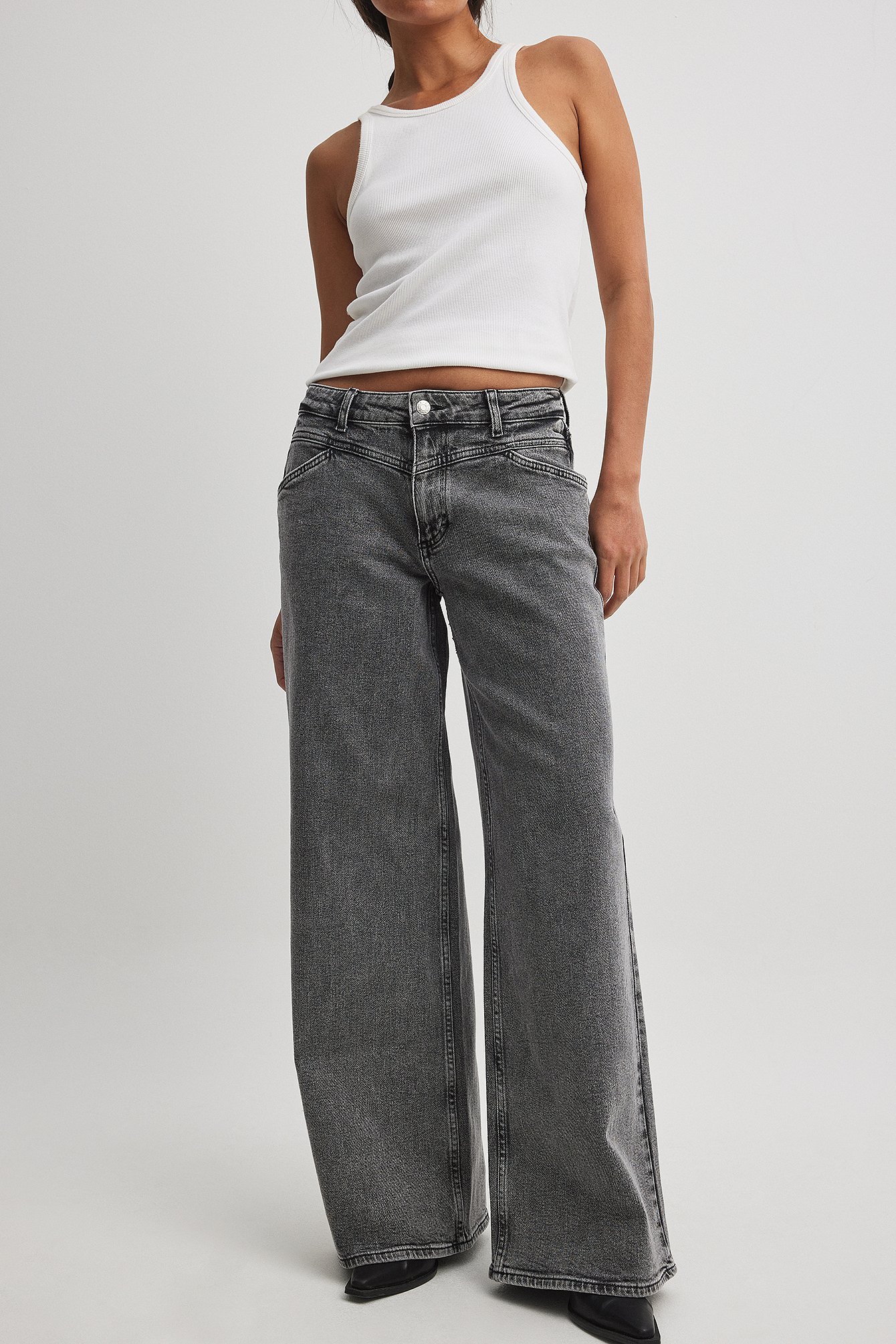 Women's Frayed Seam Detail Straight Fit Jeans