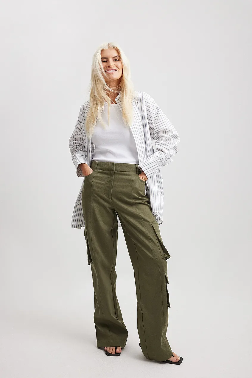 Pantalon cargo femme : comment le porter en 2021 ?  Pantalon cargo femme, Pantalon  cargo, Tenue de pantalons de chargement