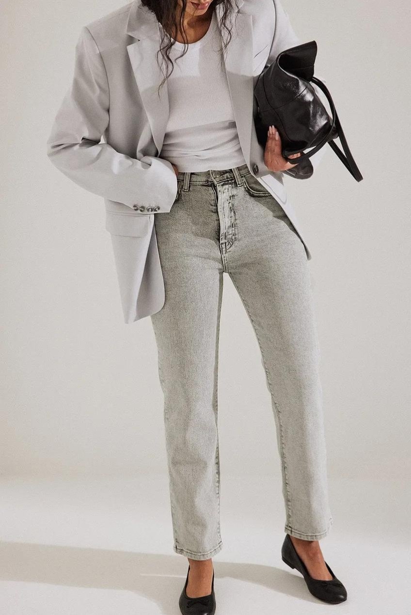 For '90s vibes, try a lug-sole shoe with wide-leg trousers.