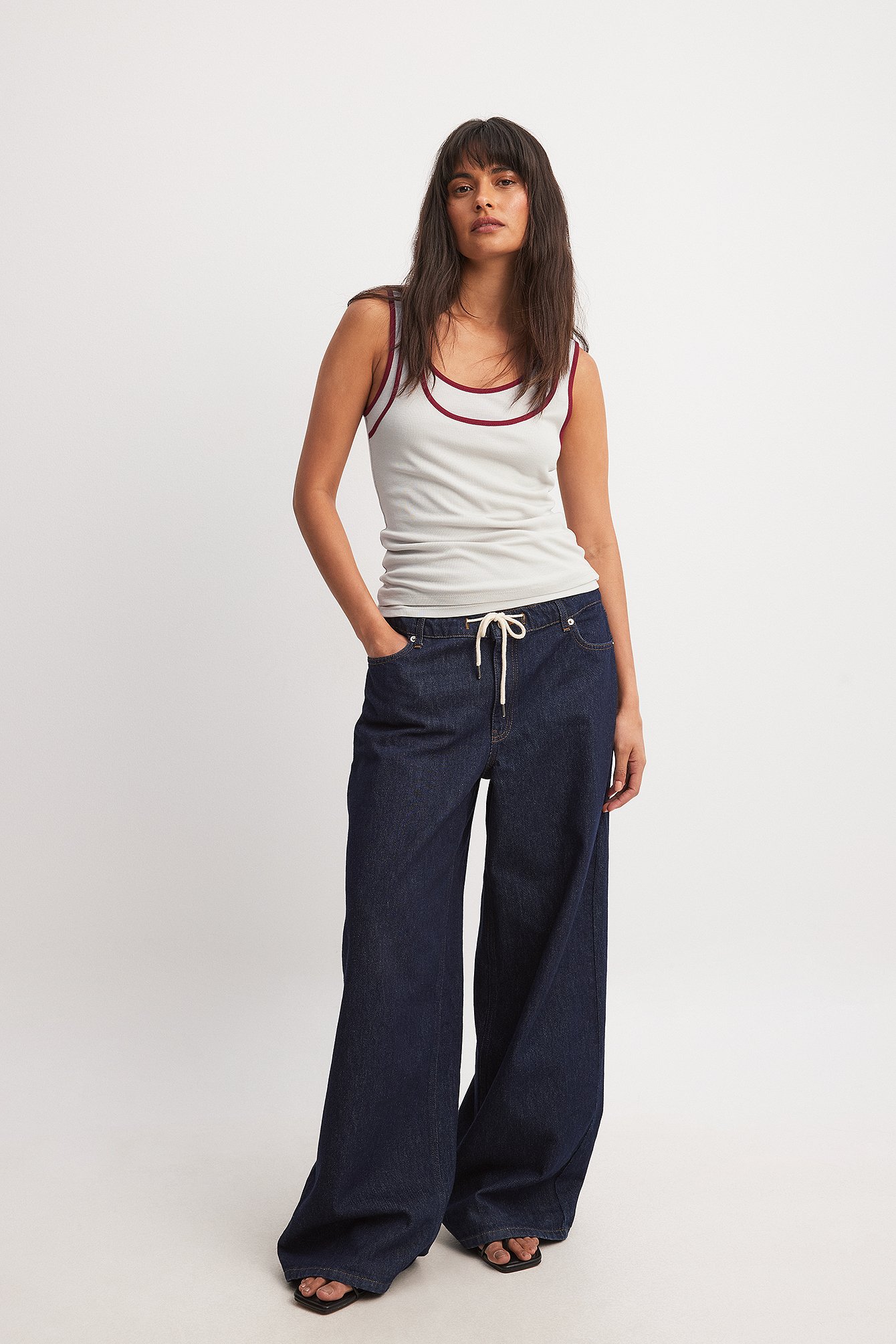 The Hanna Schönberg Edit Jeans mit halbhoher Taille und Tunnelzug - Blue