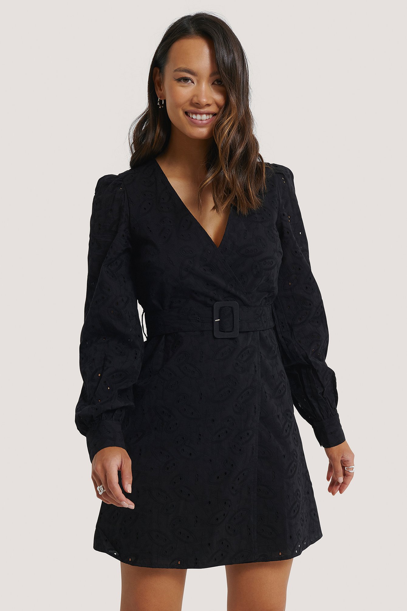 Anglaise Overlap Dress Black | NA-KD