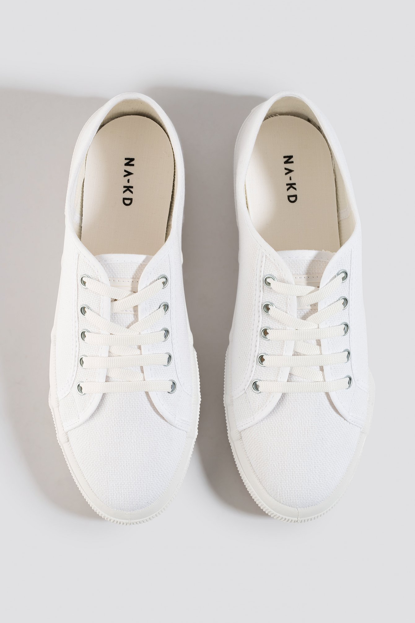 basic canvas shoes