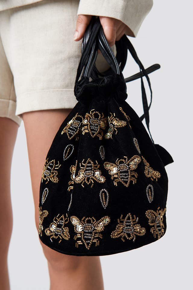 Bee Embellished Pouch Bag Black | na-kd.com - 640 x 960 jpeg 109kB
