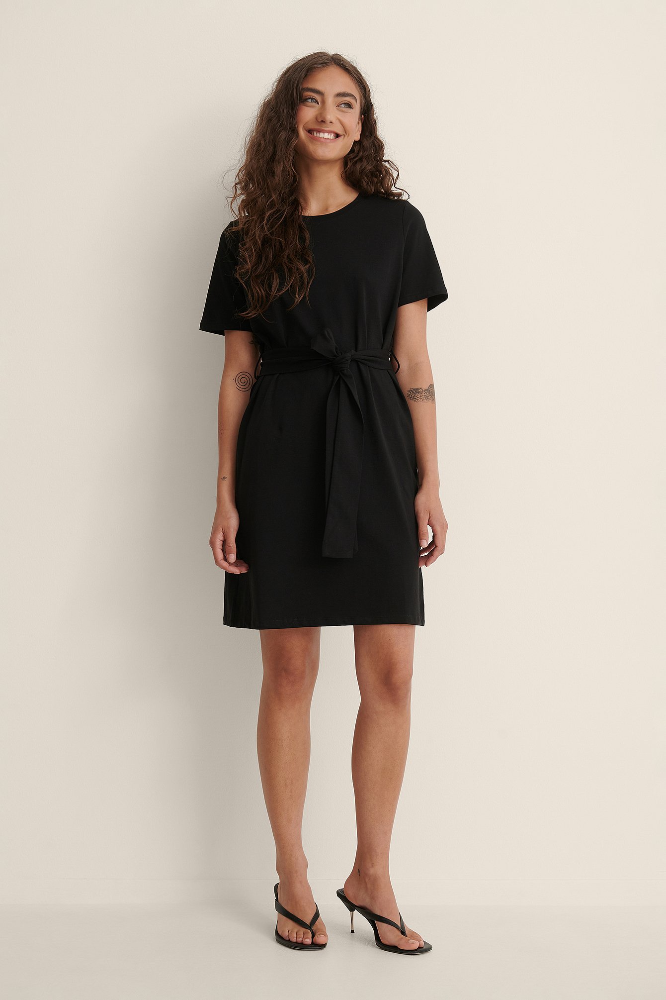 T shirt store dress belt