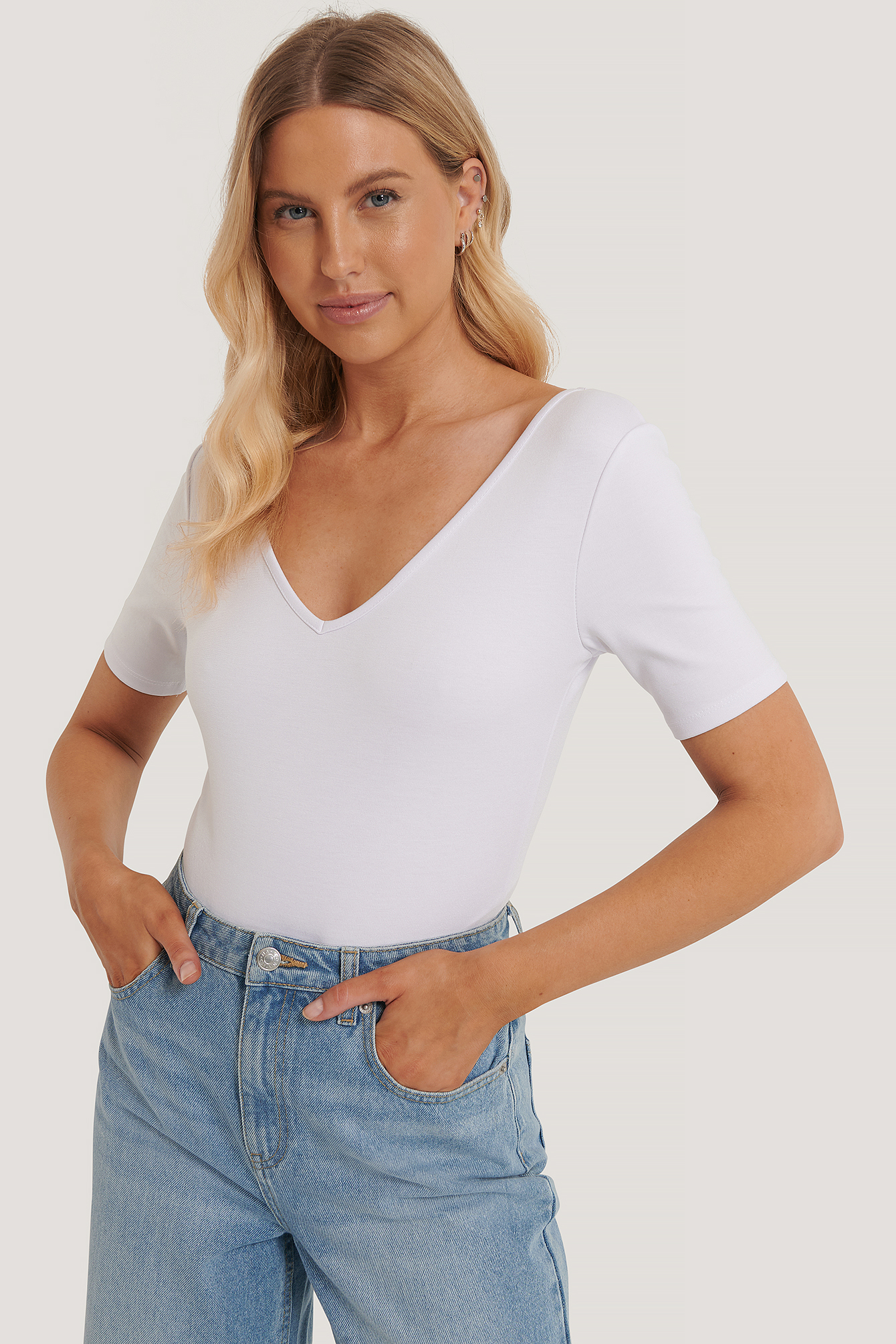 Bodycon V-neck Body White | NA-KD