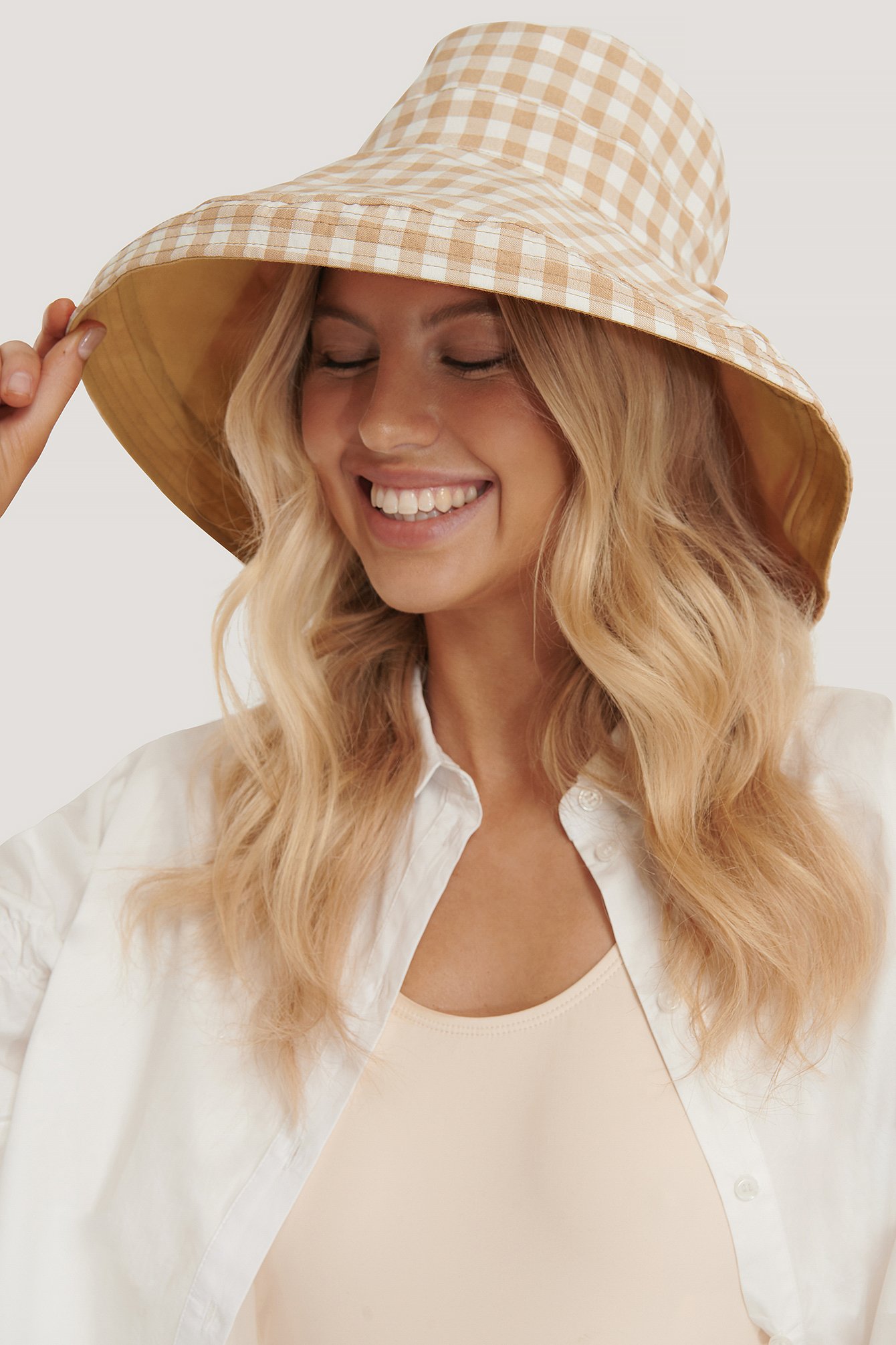 Checked Oversize Bucket Hat Beige | NA-KD