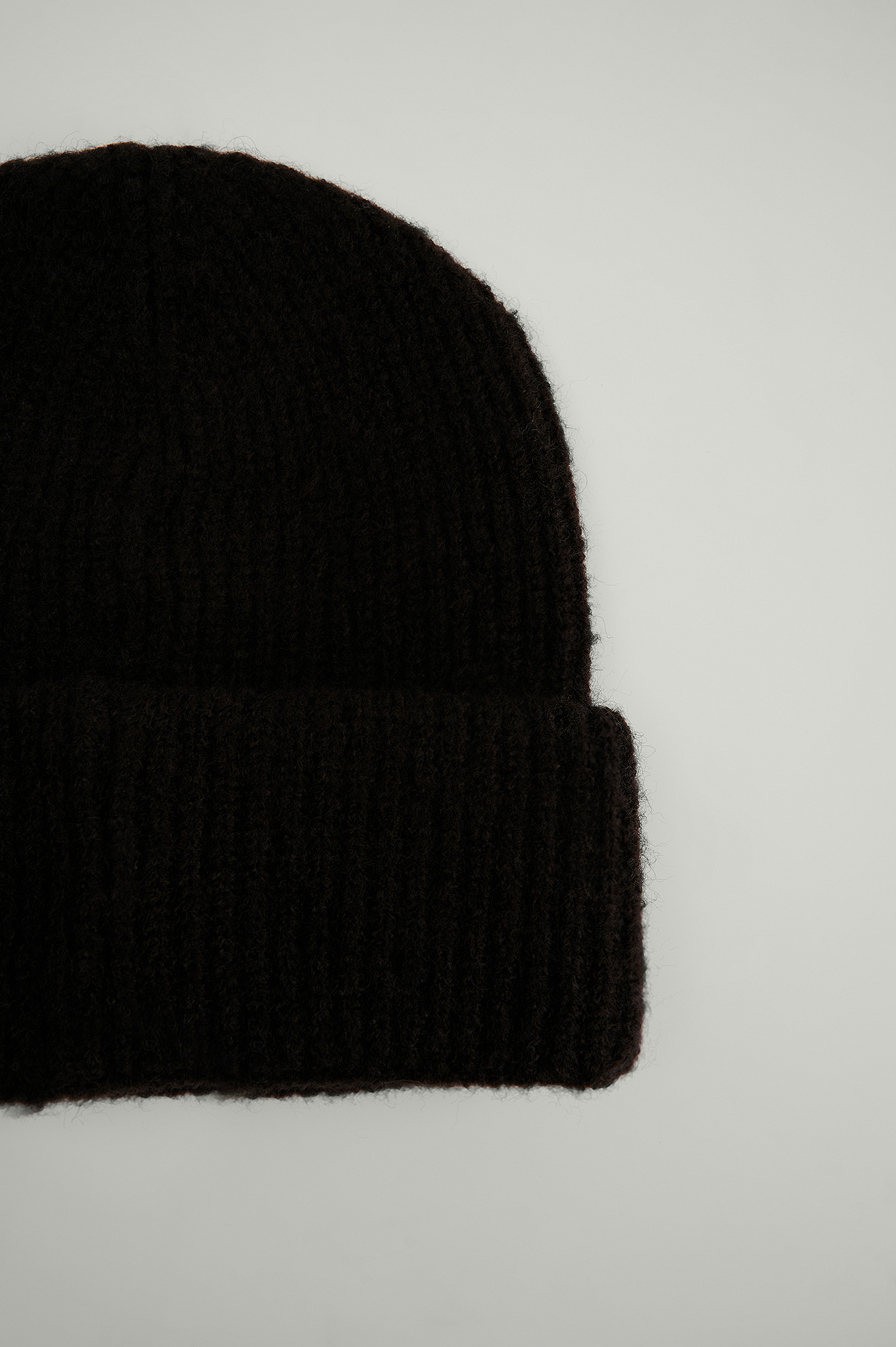 black chunky knit beanie