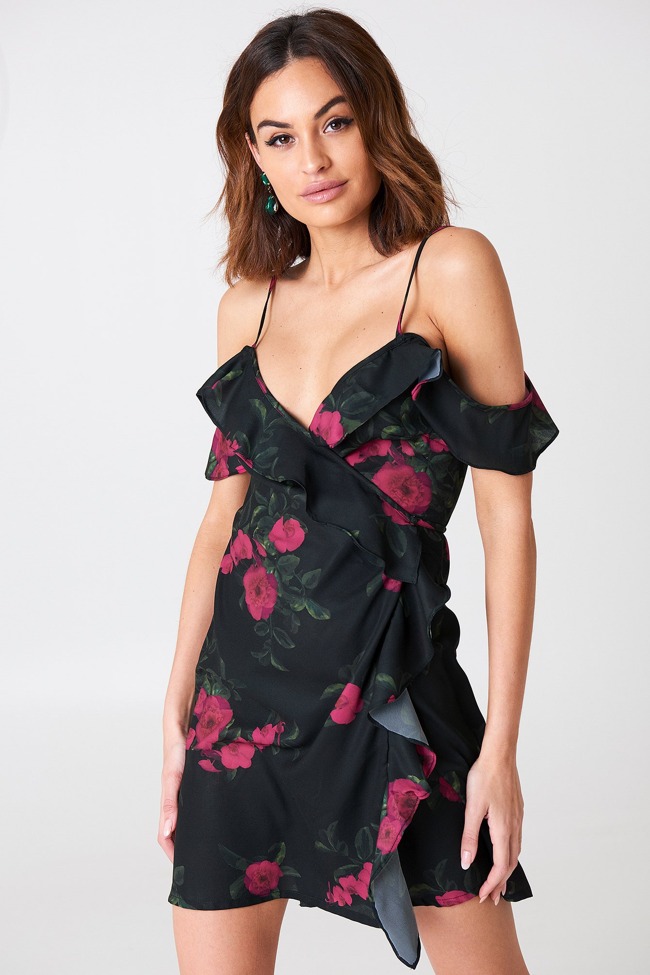 Cold Shoulder Flower Printed Overlap Dress Black | NA-KD