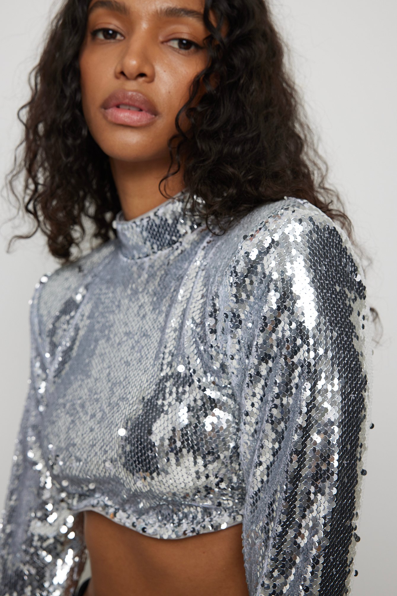 Cropped Shoulder Padded Sequin Top Silver | NA-KD