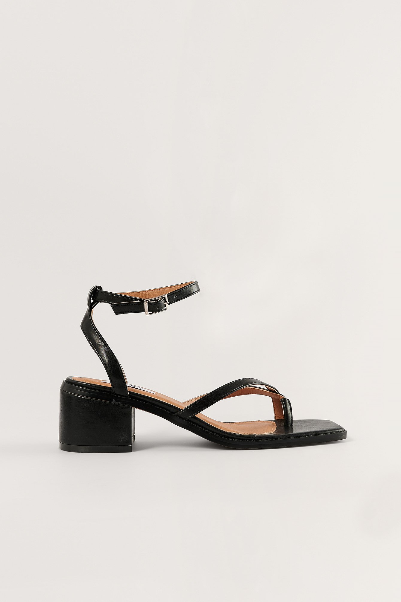 Crossed Toe Strap Sandals Black | NA-KD