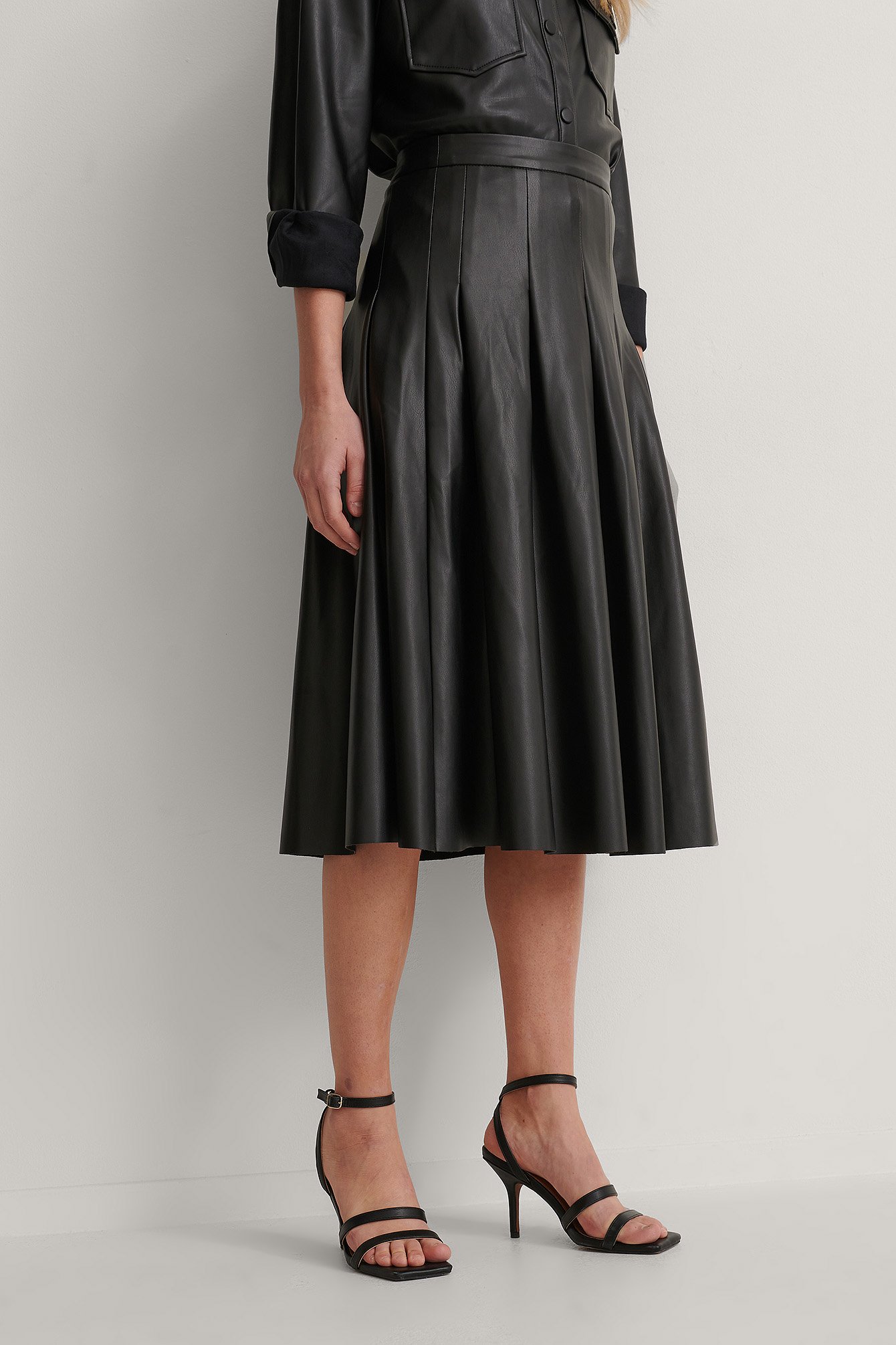 Recycled Darted PU Midi Skirt Black | na-kd.com