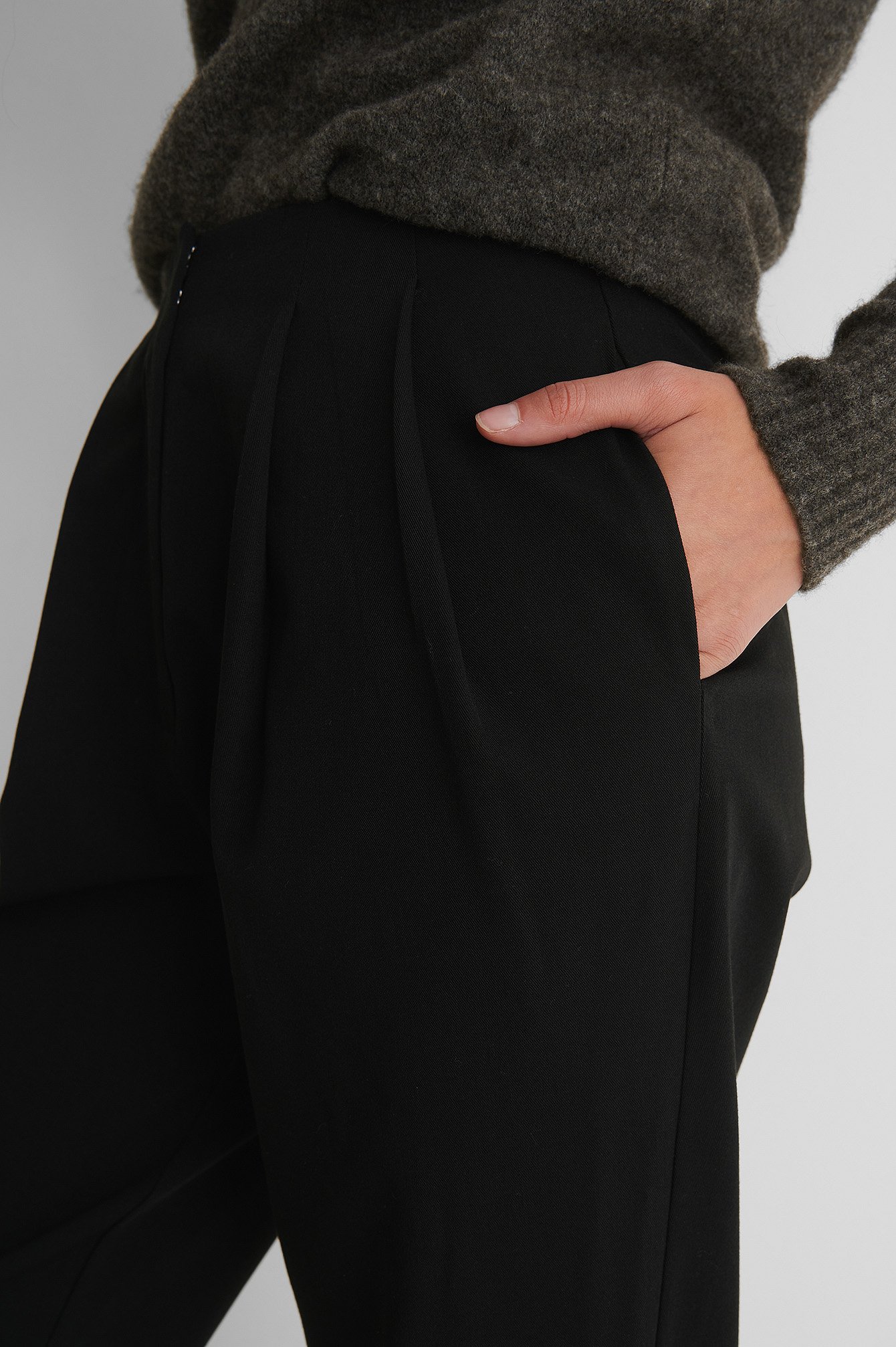 Deep Pleat Cropped Pants Black | na-kd.com