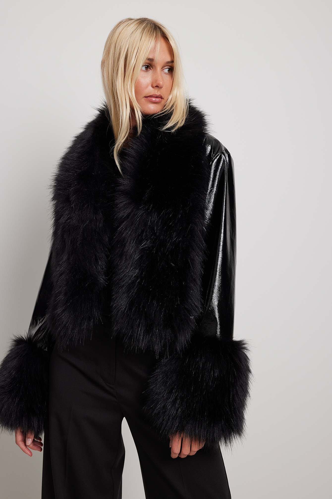 Faux Fur Detailed Cropped Jacket Black | NA-KD