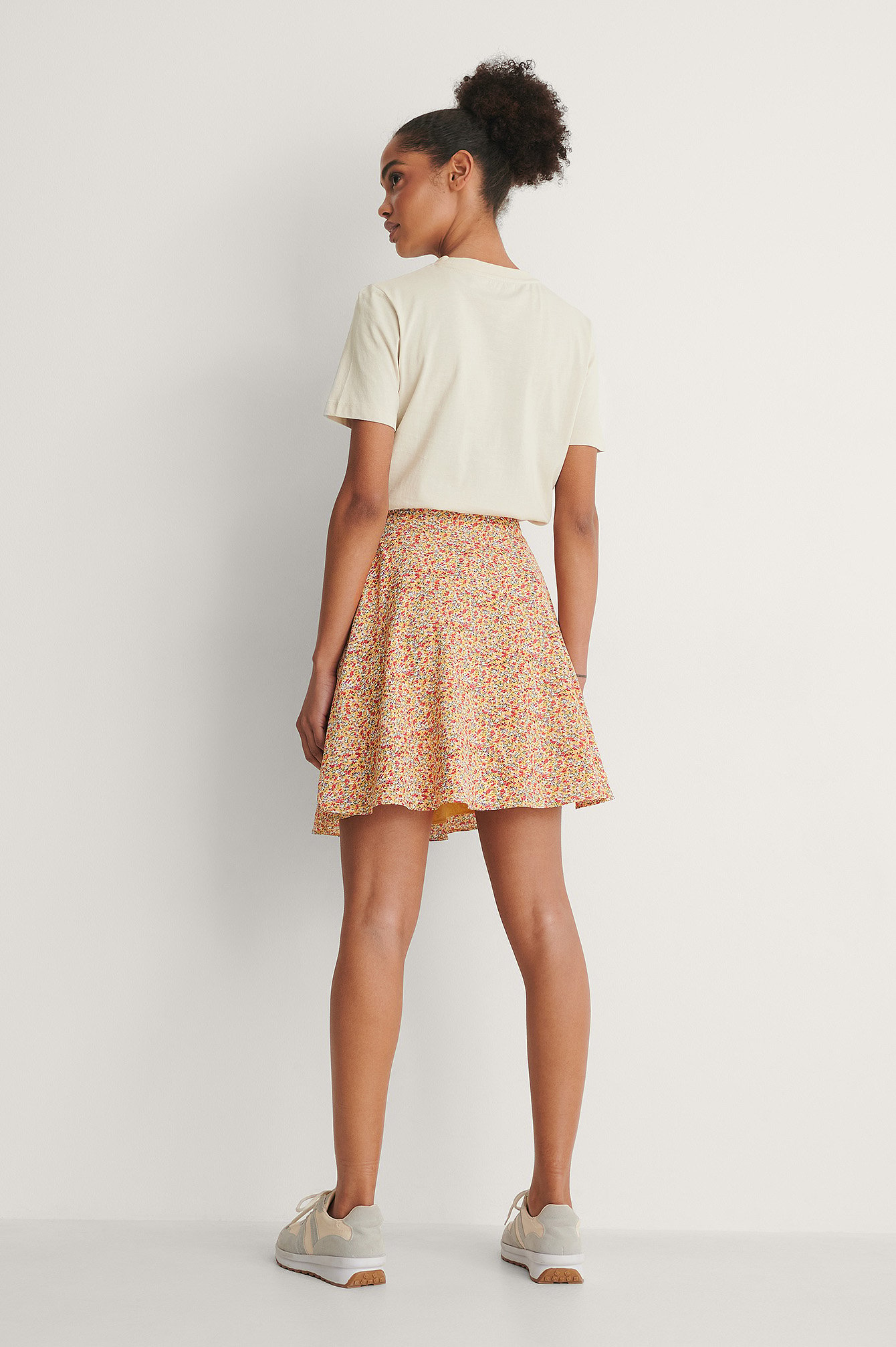 Flowy circle outlet skirt