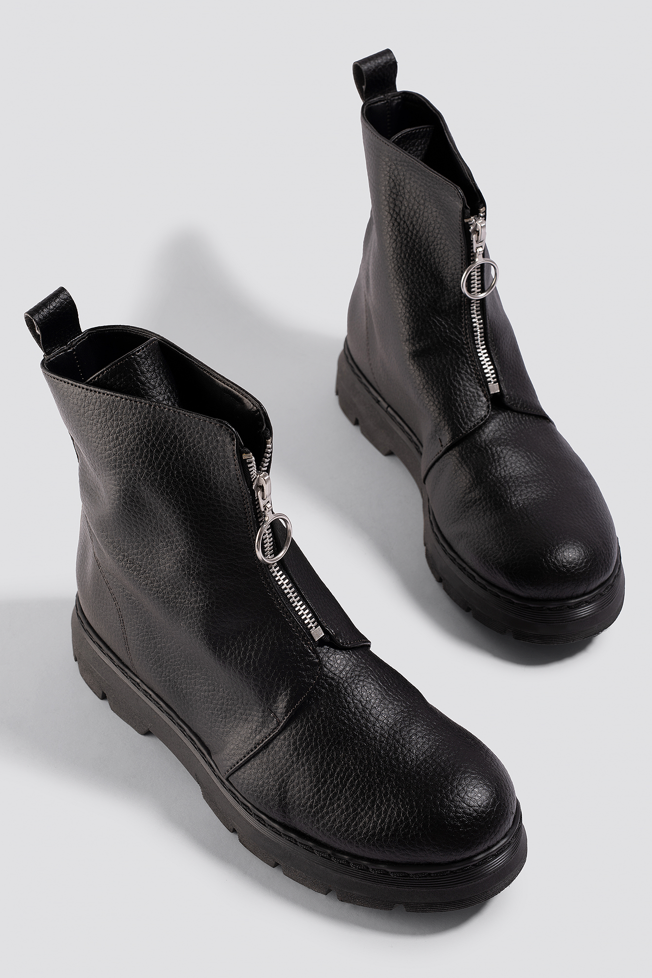 zip black boots