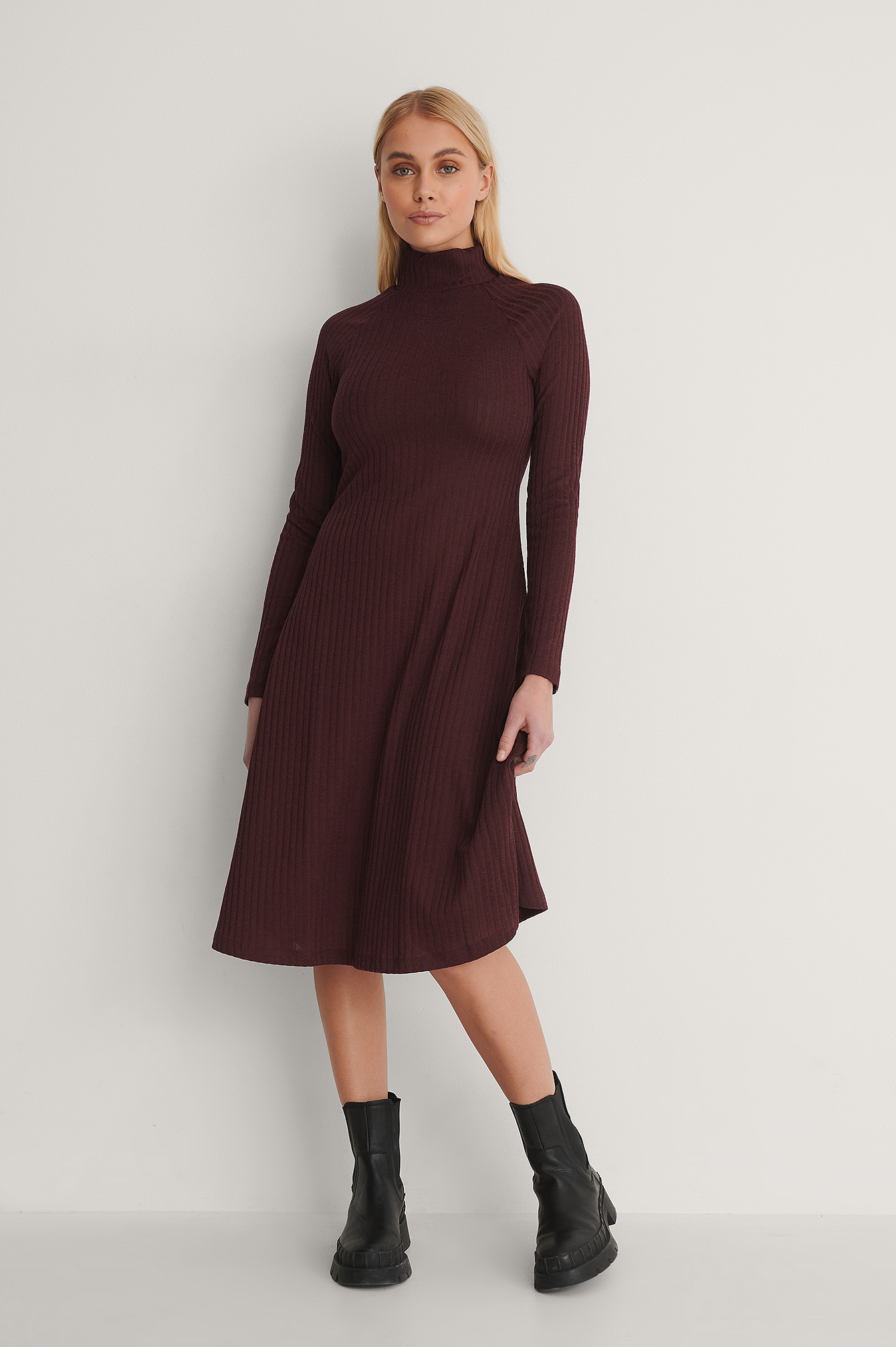 High Neck Flowy Midi Dress Red | NA-KD