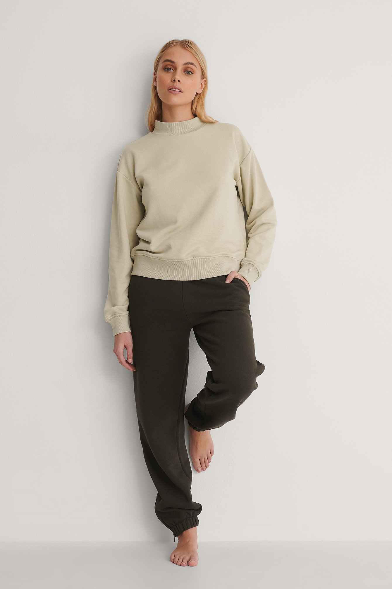 High Neck Sweatshirt Beige | NA-KD