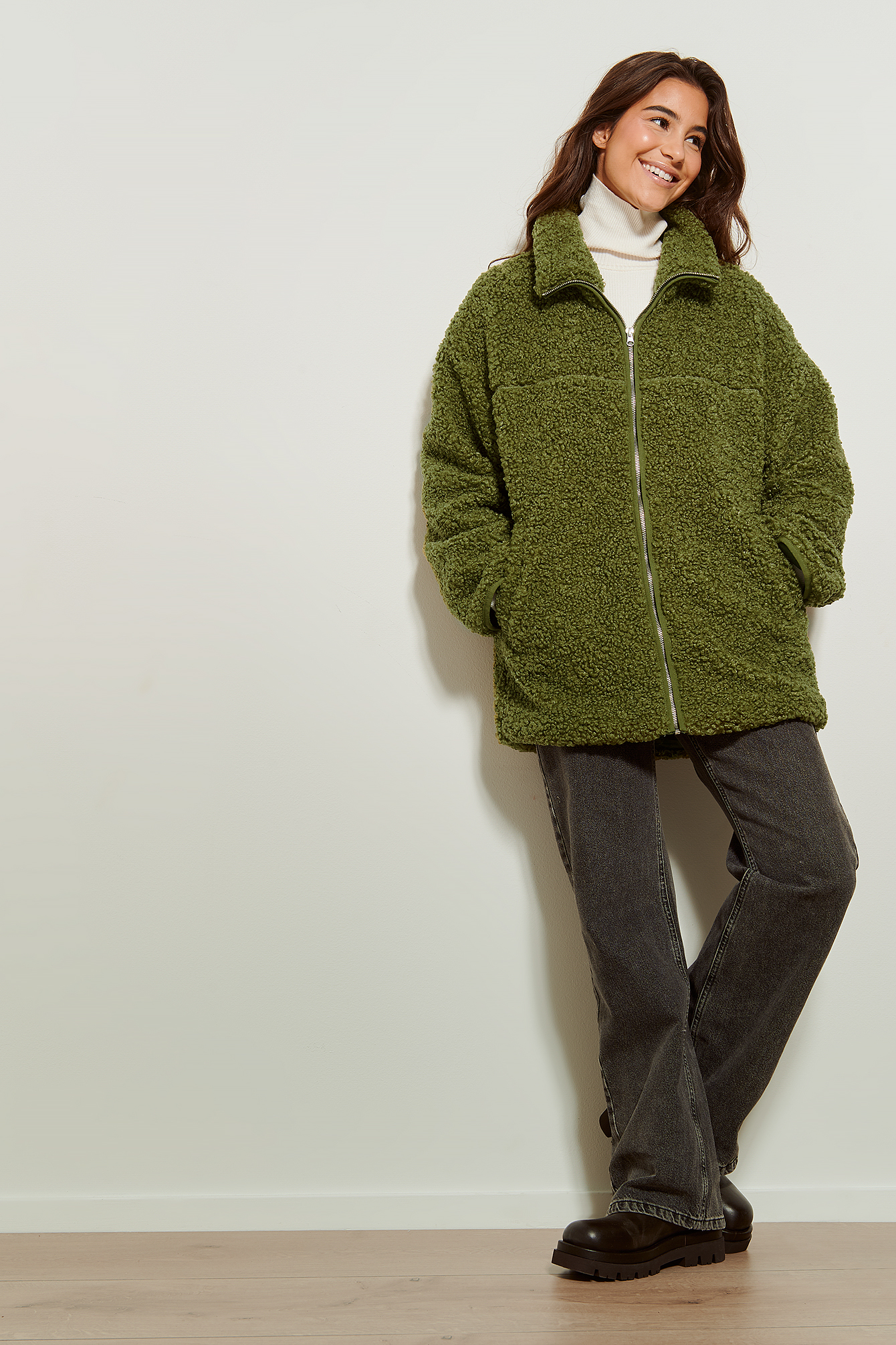 Teddy-Jacke mit hohem Kragen | NA-KD Grün