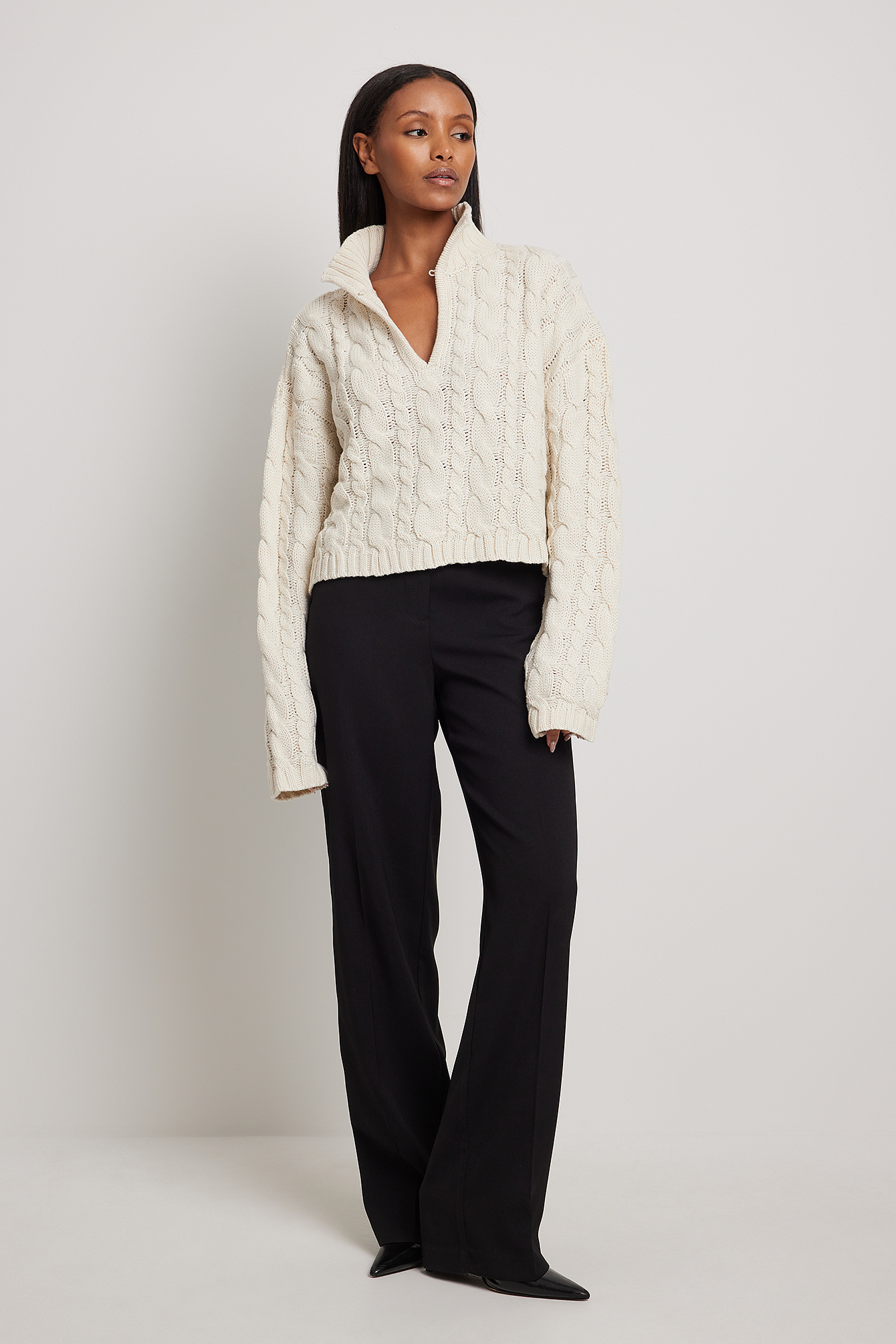 Keyhole Oversized Cropped Cable Knit Offwhite