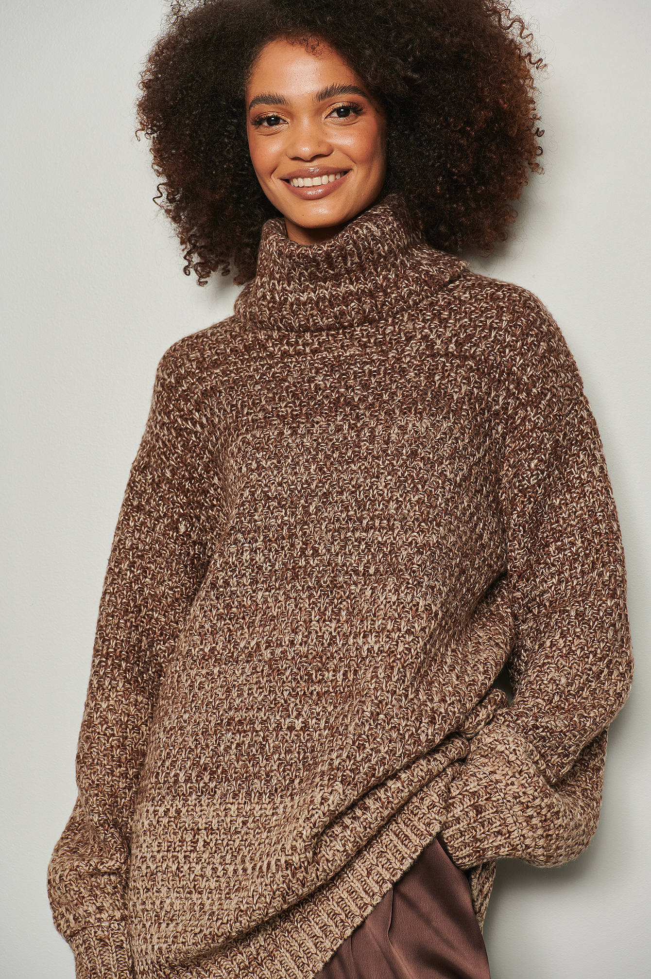 Knitted Turtle Neck Oversized Mix Yarn Sweater Brown | NA-KD