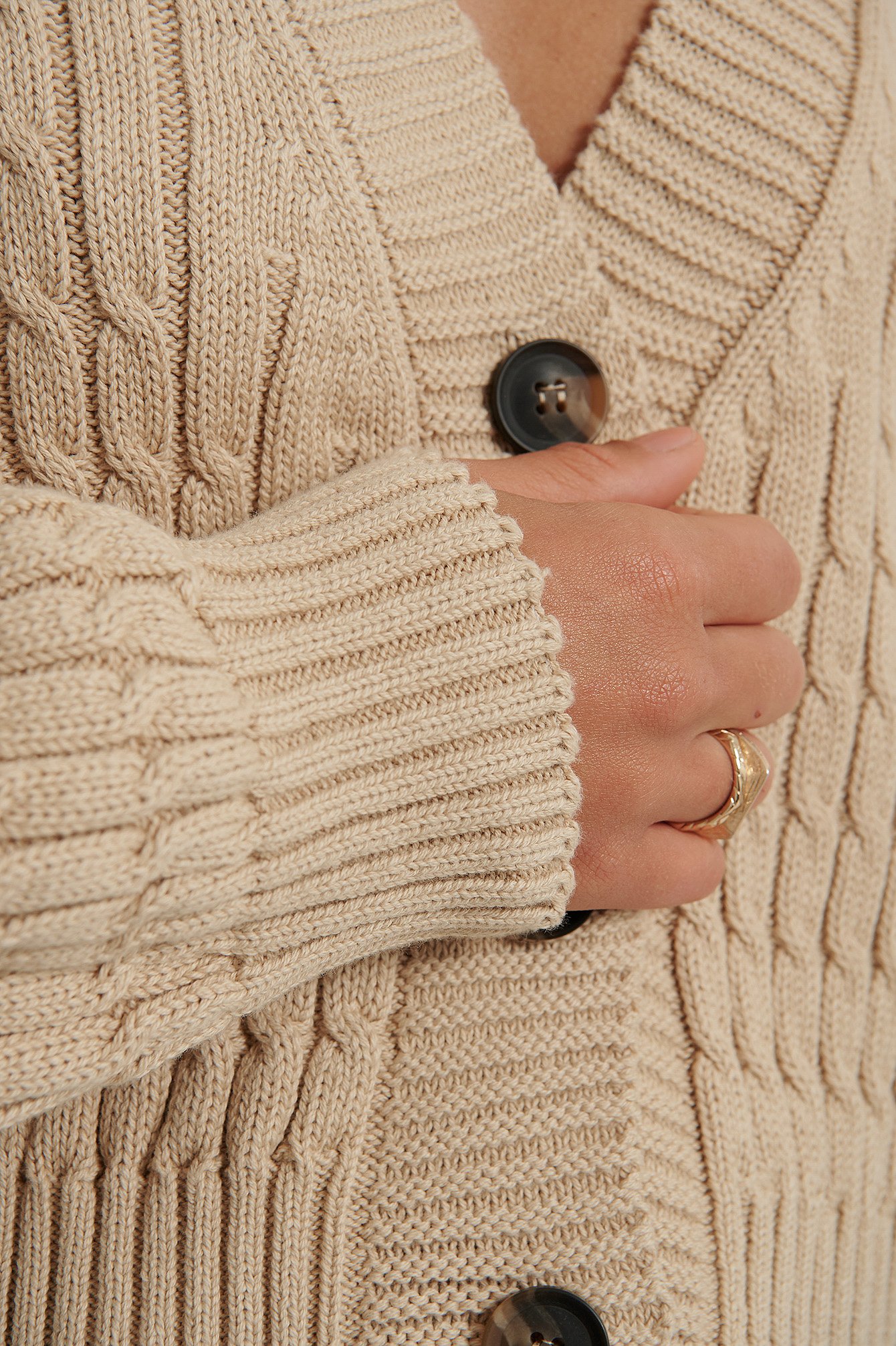 KONYA 2022SS Epaulet knit Cardigan BEIGE | www.ptdexam.com